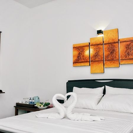 Aurum Boutique Hotel Negombo Buitenkant foto