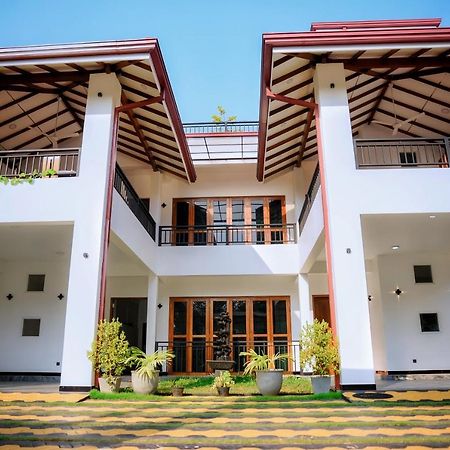 Aurum Boutique Hotel Negombo Buitenkant foto