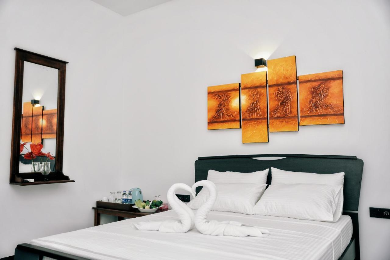 Aurum Boutique Hotel Negombo Buitenkant foto