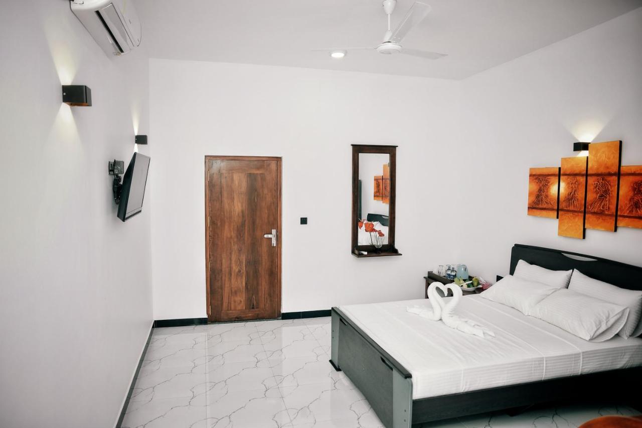 Aurum Boutique Hotel Negombo Buitenkant foto