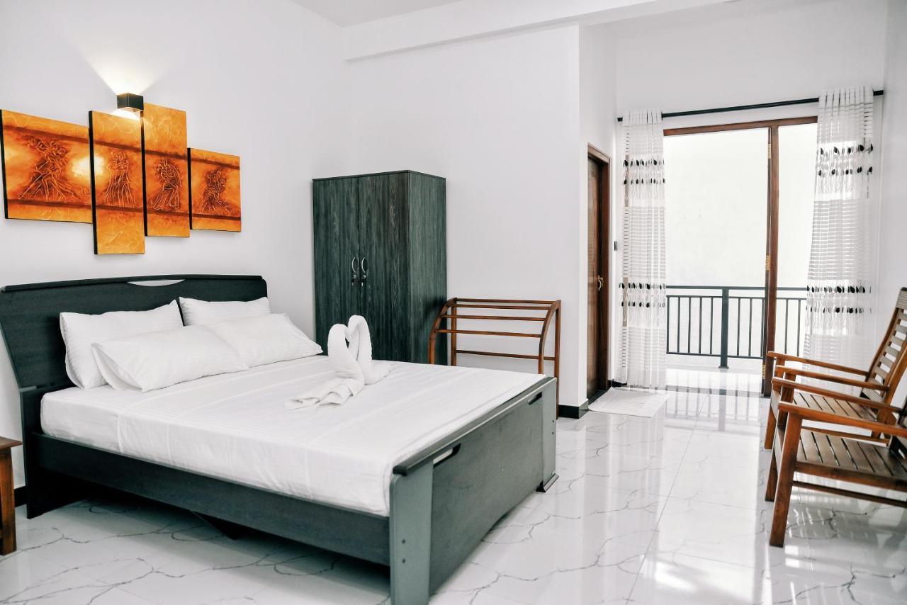 Aurum Boutique Hotel Negombo Buitenkant foto